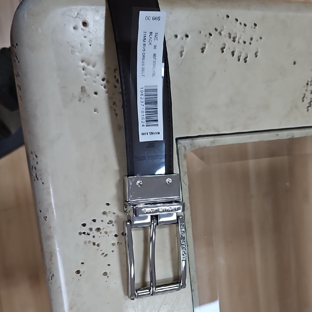 Michael Kors Reversible Belt - Picture 5 of 5